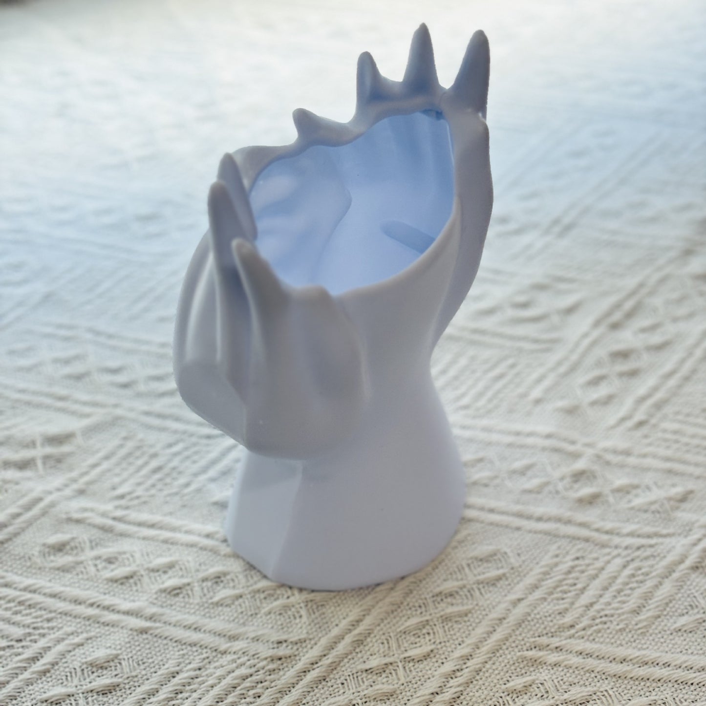 Creative Face-in-Hands Pen Holder 2-Piece Set – Artistic Desktop Organizer for Stationery, Makeup Brushes, and Modern Home Decoration